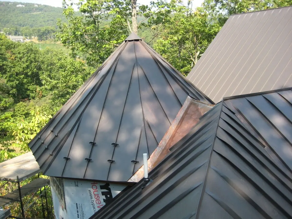 Professional Roof Tarp Installation by Craftsman Roofing in Heisson